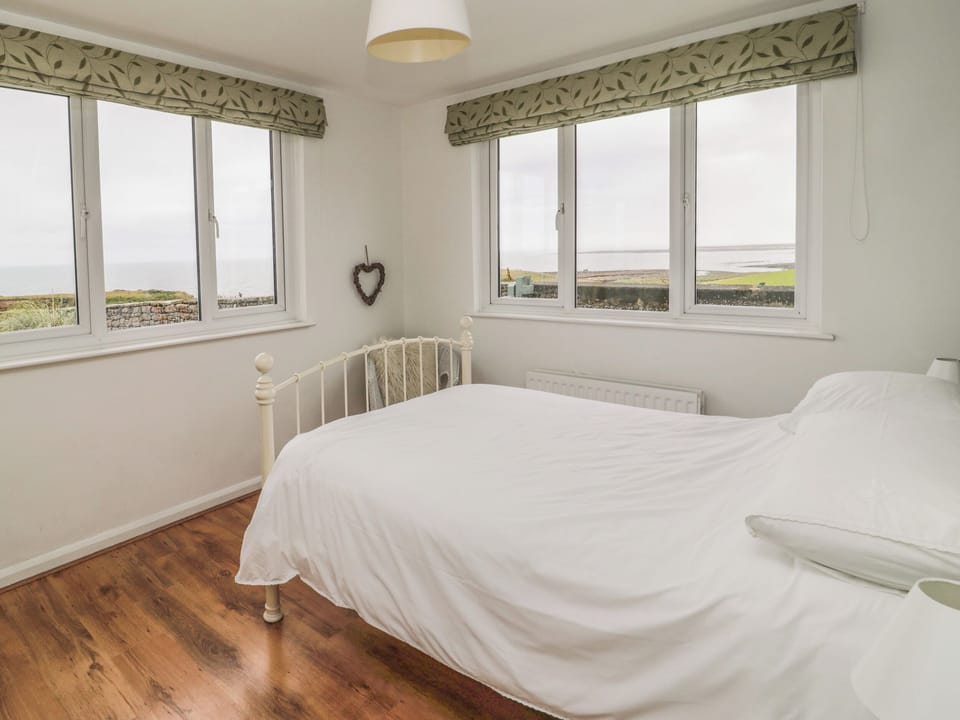 Seaview Cottage in England