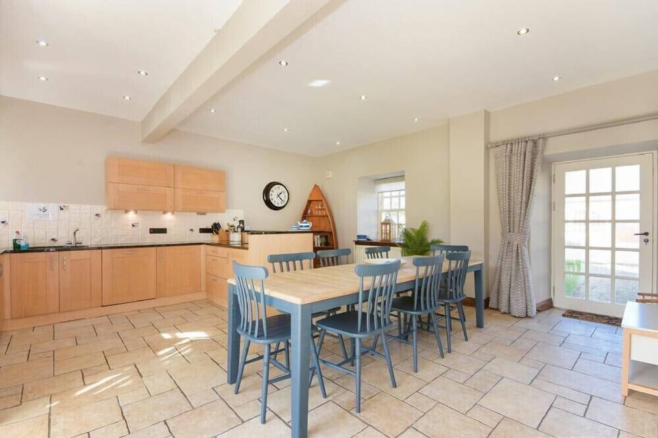 Fridge, dishwasher, cookware/dishes/utensils