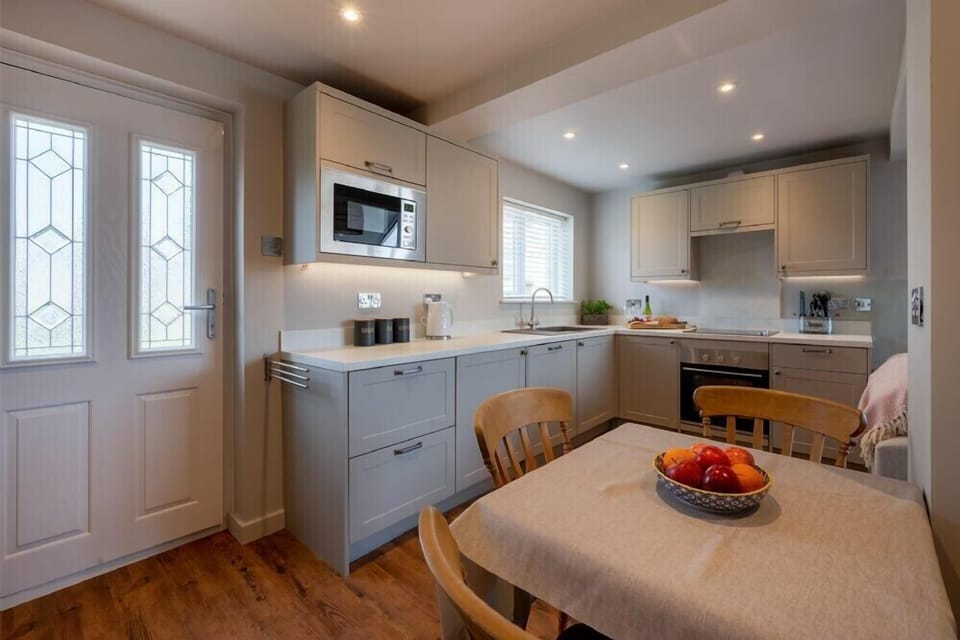 Fridge, dishwasher, cookware/dishes/utensils