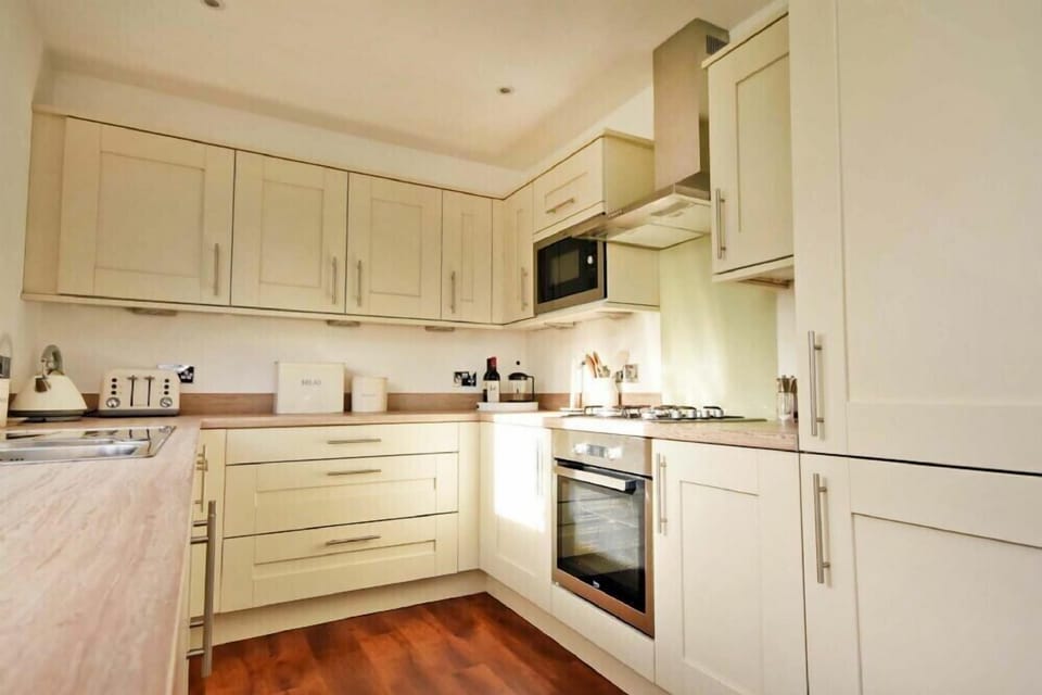 Dishwasher, cookware/dishes/utensils