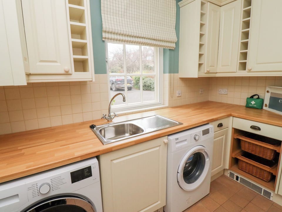 Fridge, dishwasher, cookware/dishes/utensils