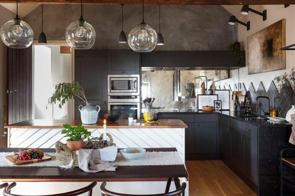 Fridge, dishwasher, cookware/dishes/utensils