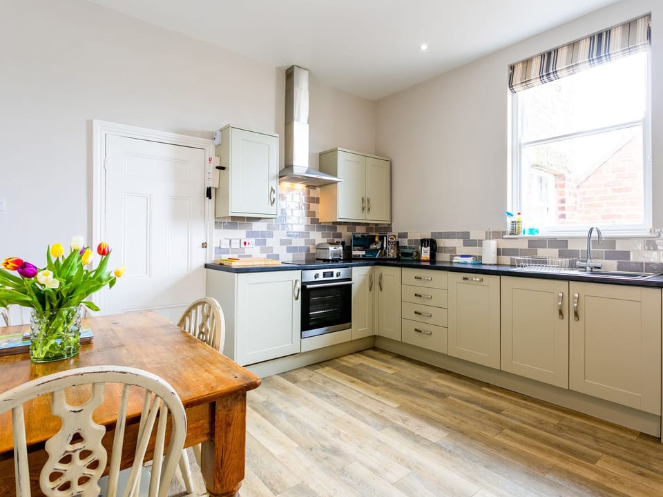 Cottage | Private kitchen | Fridge, dishwasher, cookware/dishes/utensils