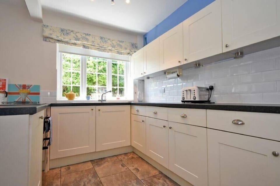 Fridge, dishwasher, cookware/dishes/utensils