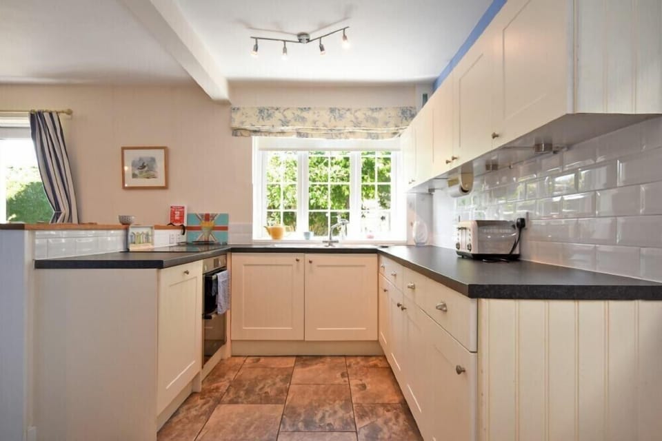 Fridge, dishwasher, cookware/dishes/utensils
