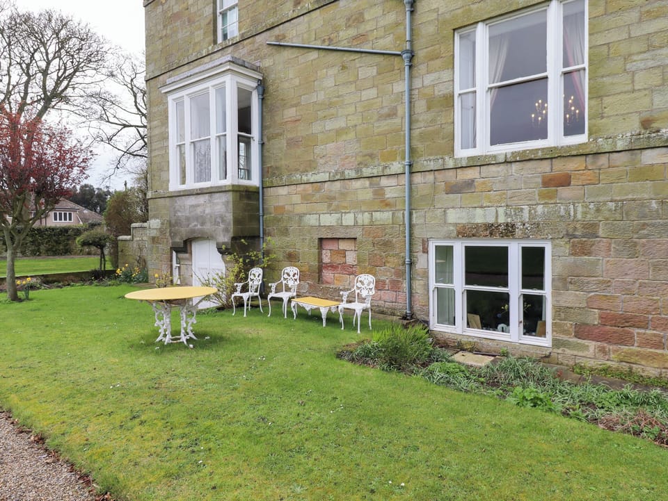 Cottage | Outdoor dining