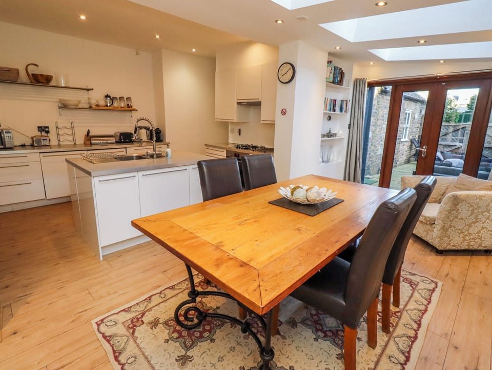 Cottage | Dining