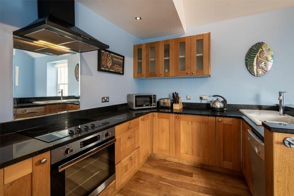 Fridge, dishwasher, cookware/dishes/utensils