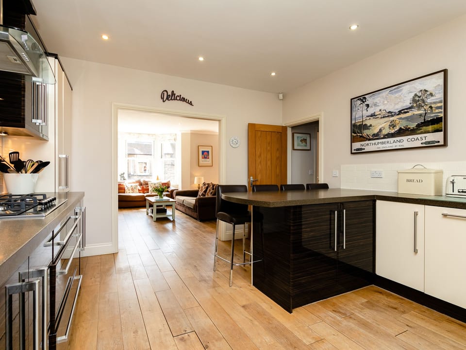 Cottage | Private kitchen | Fridge, dishwasher, cookware/dishes/utensils