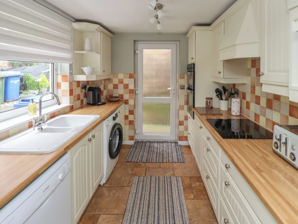 Fridge, dishwasher, cookware/dishes/utensils