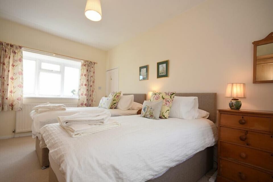 Dunrovin Cottage in England