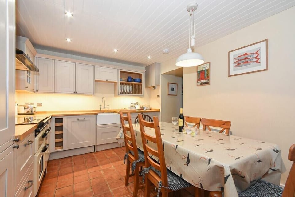 Fridge, dishwasher, electric kettle, toaster