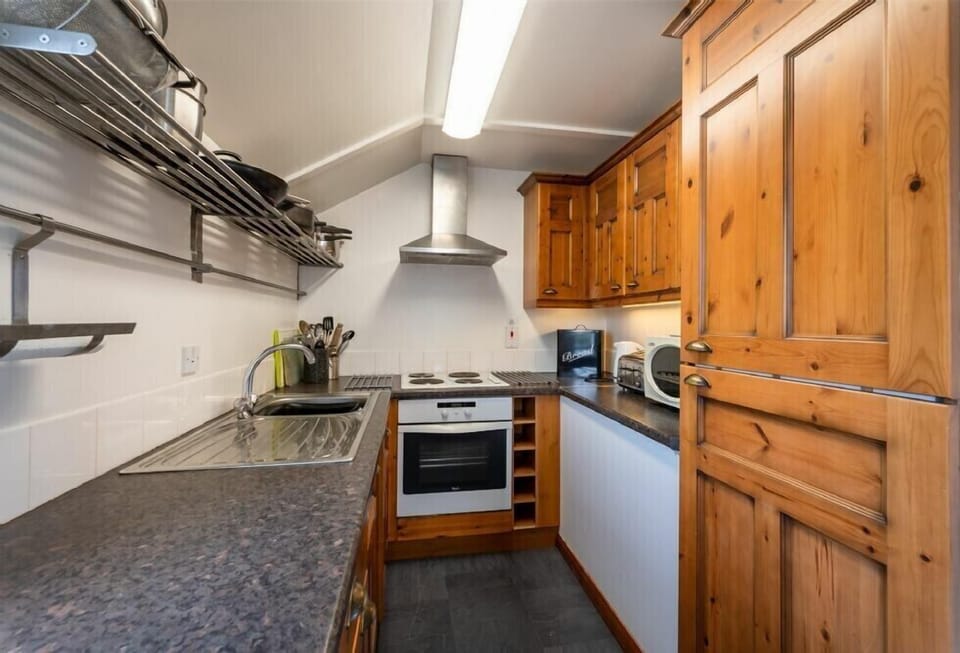 Fridge, dishwasher, cookware/dishes/utensils