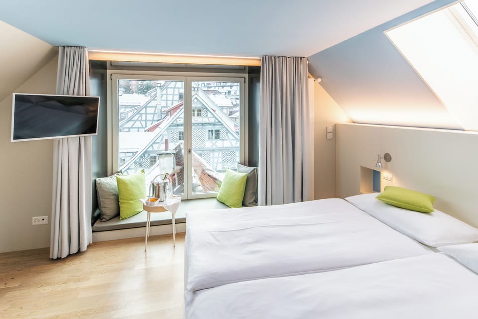 Superior Room, Air conditioning, City View | Hypo-allergenic bedding, in-room safe, desk, laptop workspace