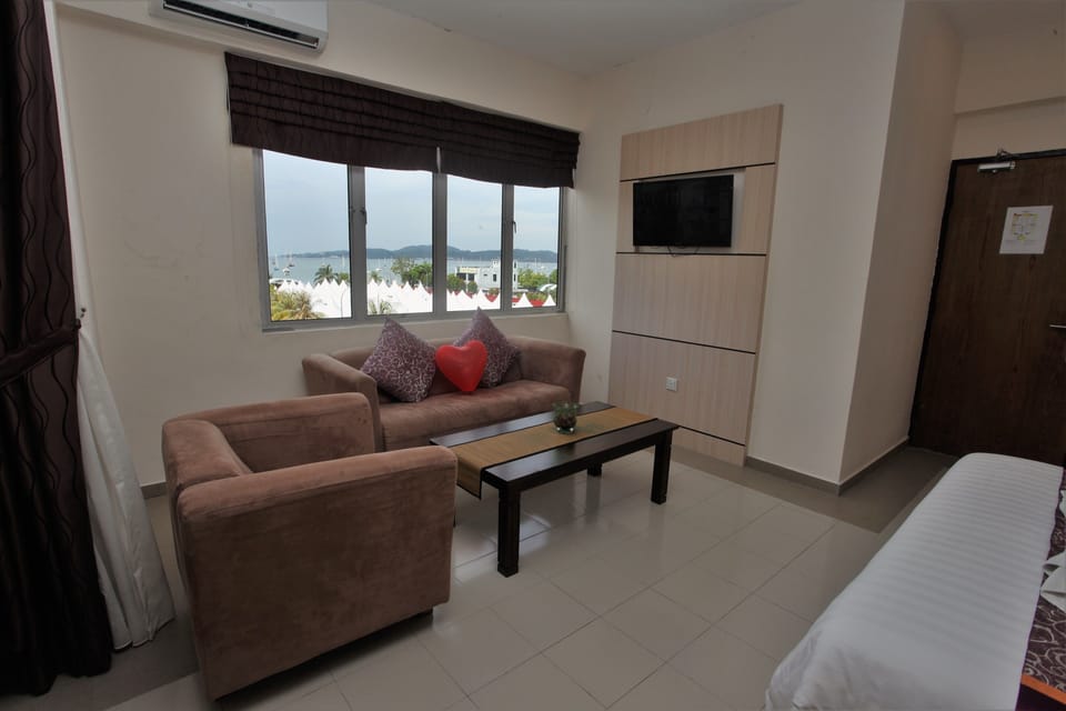 Deluxe Studio | Free WiFi, bed sheets