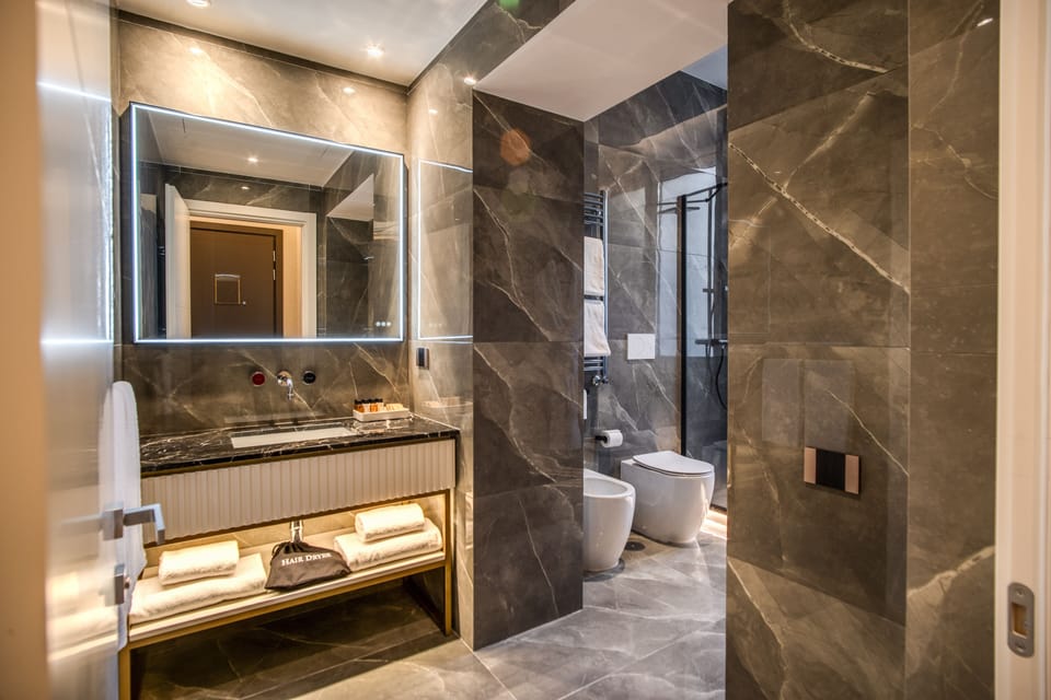 Executive Room | Bathroom | Hair dryer, slippers, towels