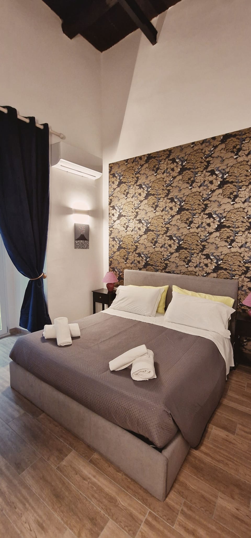 Basic Room | Laptop workspace, blackout drapes, free WiFi, bed sheets