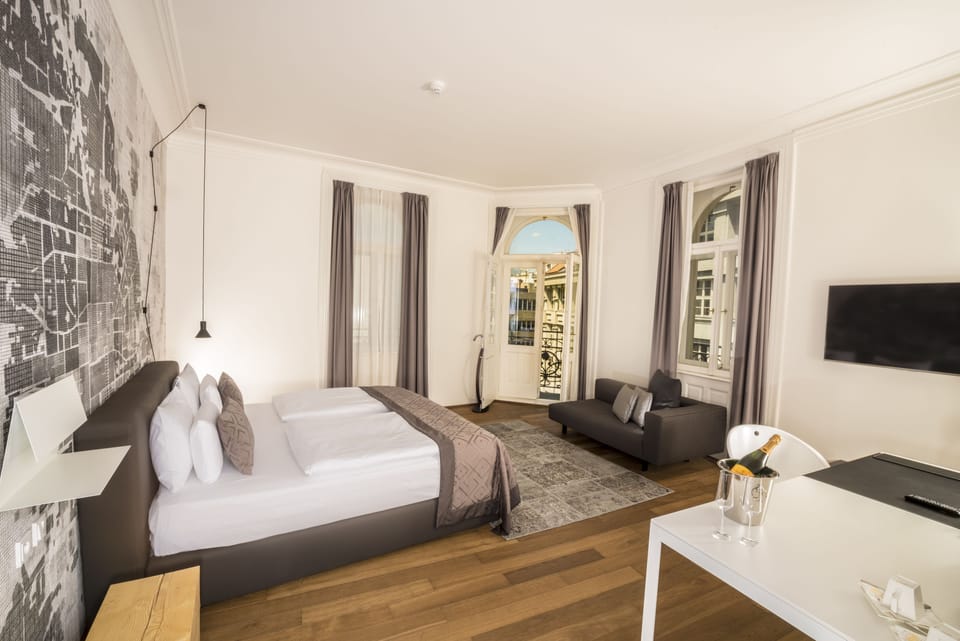 Luxury Double Room, 1 Bedroom, Corner | Premium bedding, minibar, in-room safe, desk
