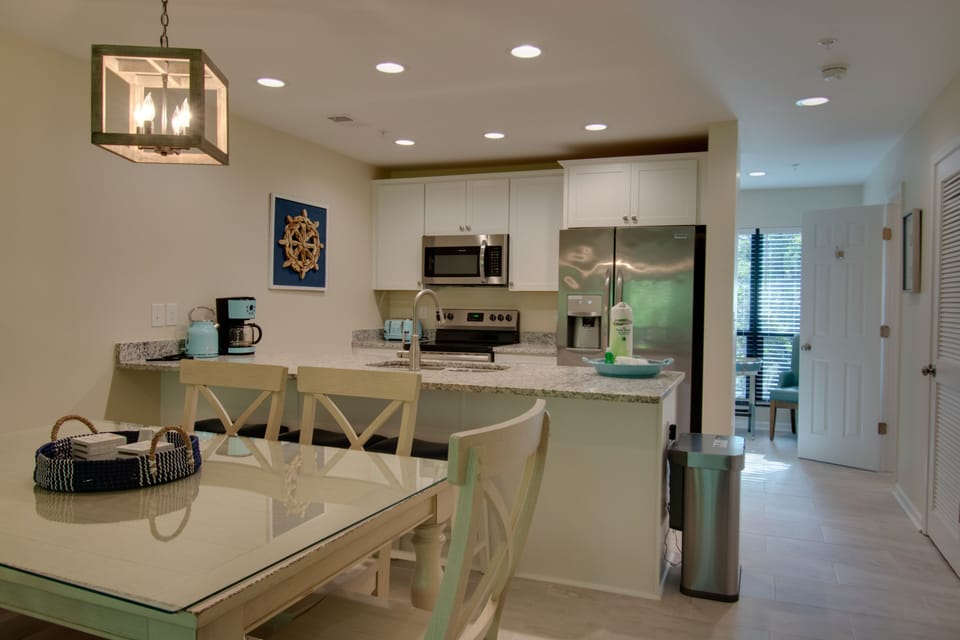 Signature Condo, 2 Bedrooms, Balcony, Lagoon View | Private kitchen | Fridge, microwave, oven, stovetop