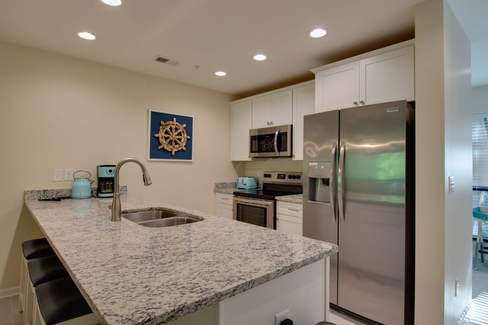 Signature Condo, 2 Bedrooms, Balcony, Lagoon View | Private kitchen | Fridge, microwave, oven, stovetop