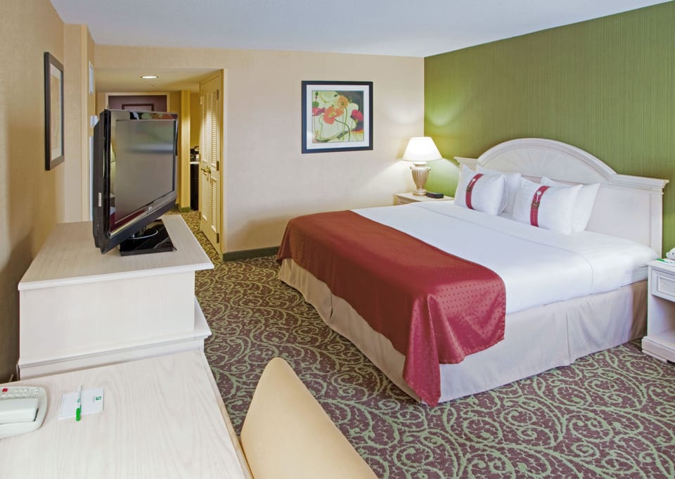In-room safe, desk, laptop workspace, iron/ironing board