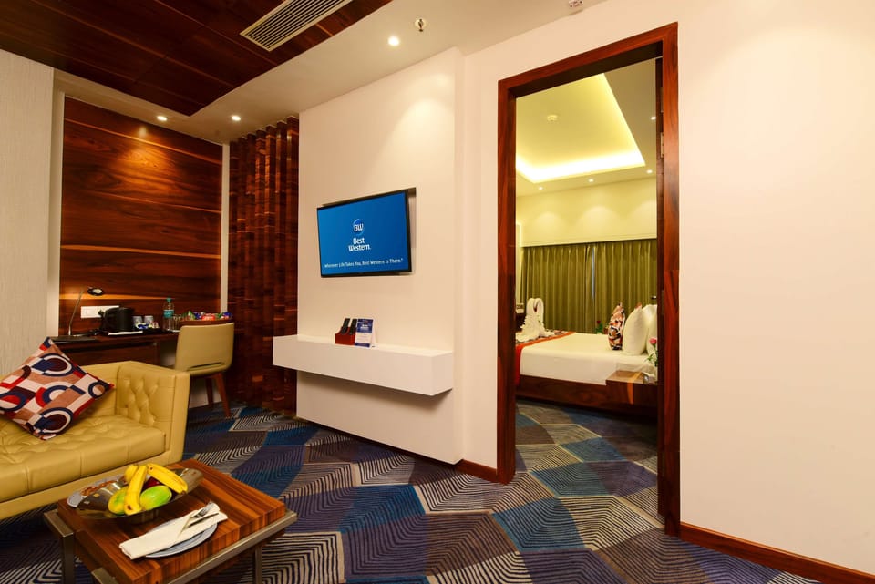 Executive Suite, 1 King Bed, Non Smoking, City View | Egyptian cotton sheets, premium bedding, down comforters