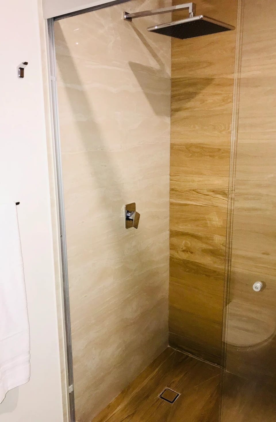 Comfort Condo | Bathroom | Shower, towels