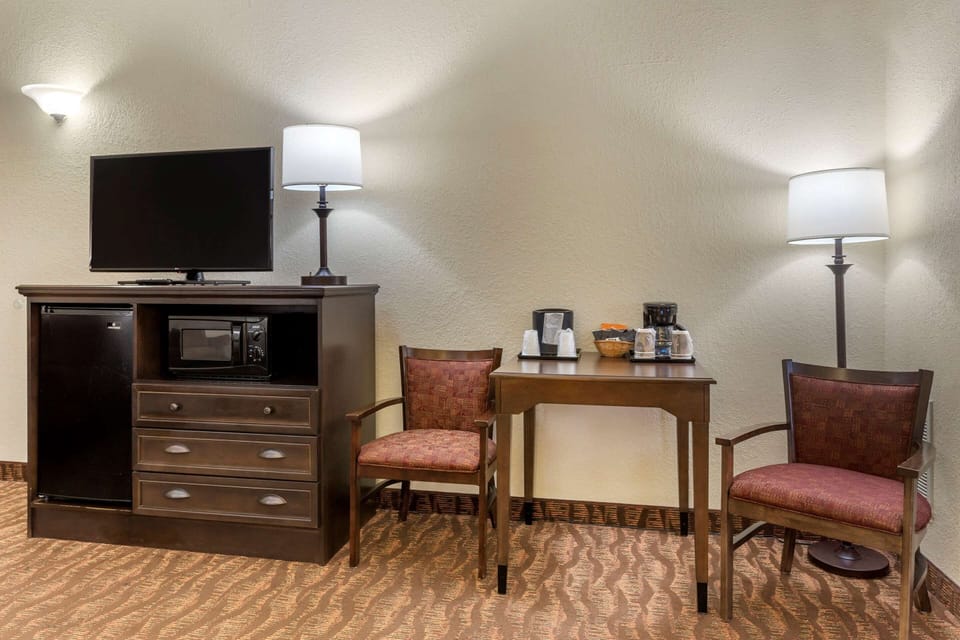 Suite, Multiple Beds, Non Smoking | Blackout drapes, soundproofing, iron/ironing board