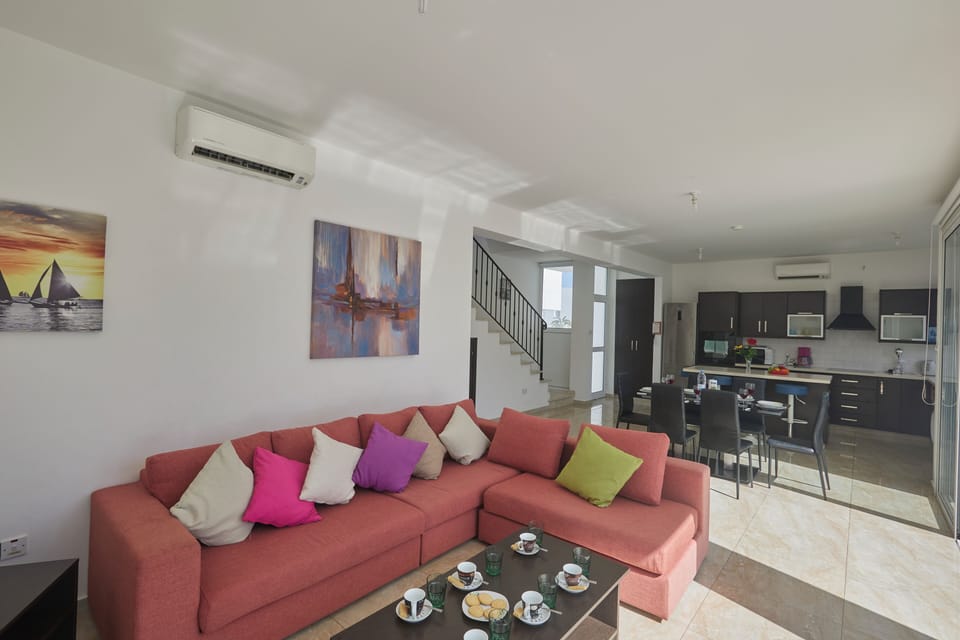 Villa, 3 Bedrooms, Private Pool, Garden View | Living area