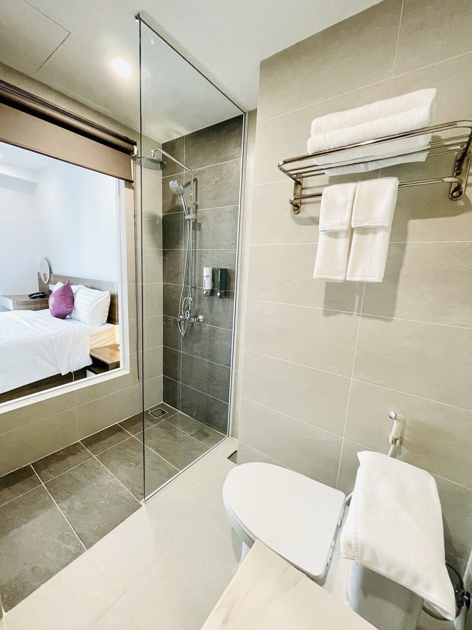 Superior Room | Bathroom | Shower, free toiletries, hair dryer, bathrobes