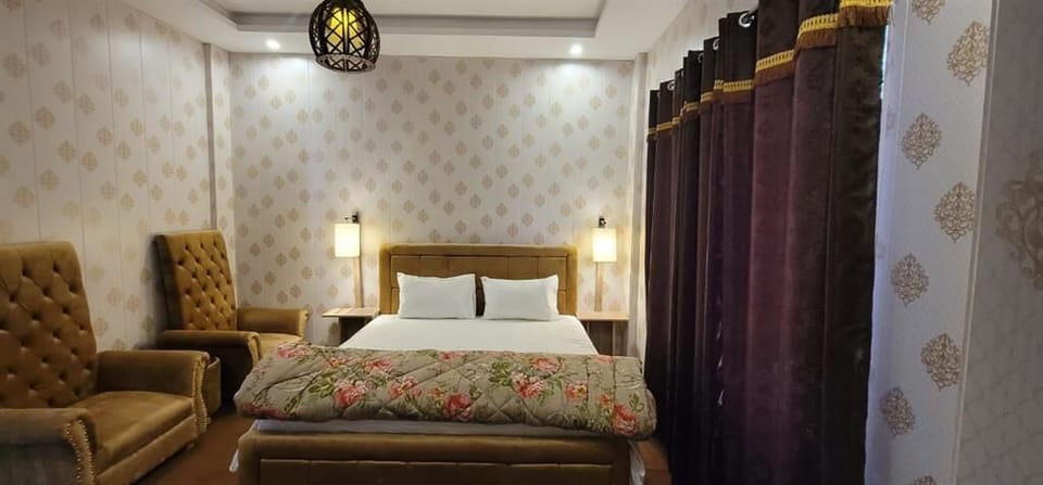 Room | WiFi (free)