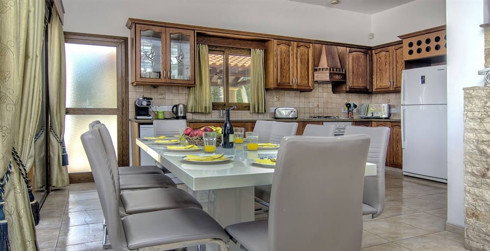 Villa, 5 Bedrooms, Smoking, Private Pool | Dining