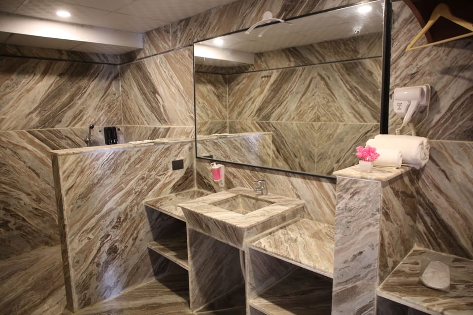 Free toiletries, hair dryer, bathrobes, heated floors (bathroom)