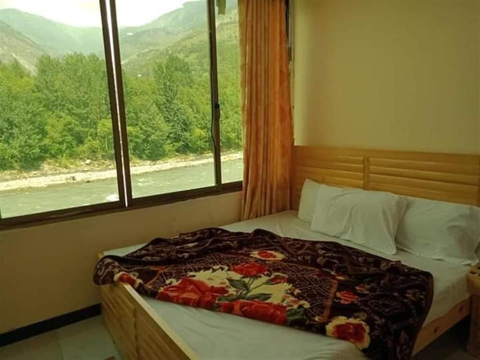 Room | Iron/ironing board (on request)