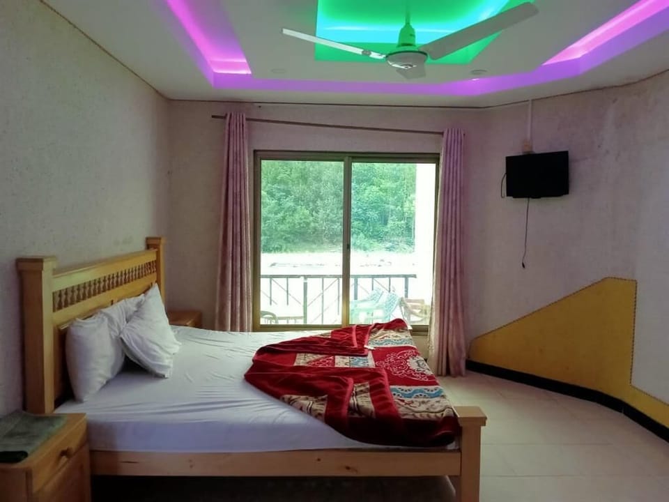 Deluxe Room | Iron/ironing board (on request)