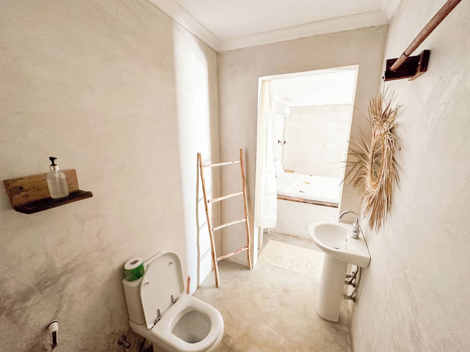 Deluxe Double Room, Sea View | Bathroom | Shower, towels