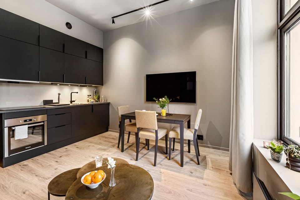 Standard Apartment, 1 Bedroom | Private kitchen | Full-size fridge, microwave, oven, stovetop