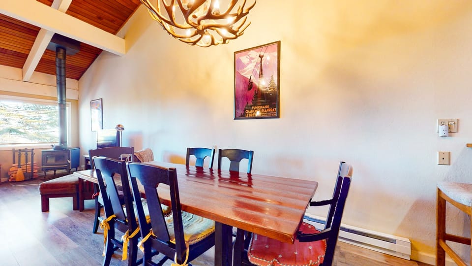 Condo, 2 Bedrooms | Dining