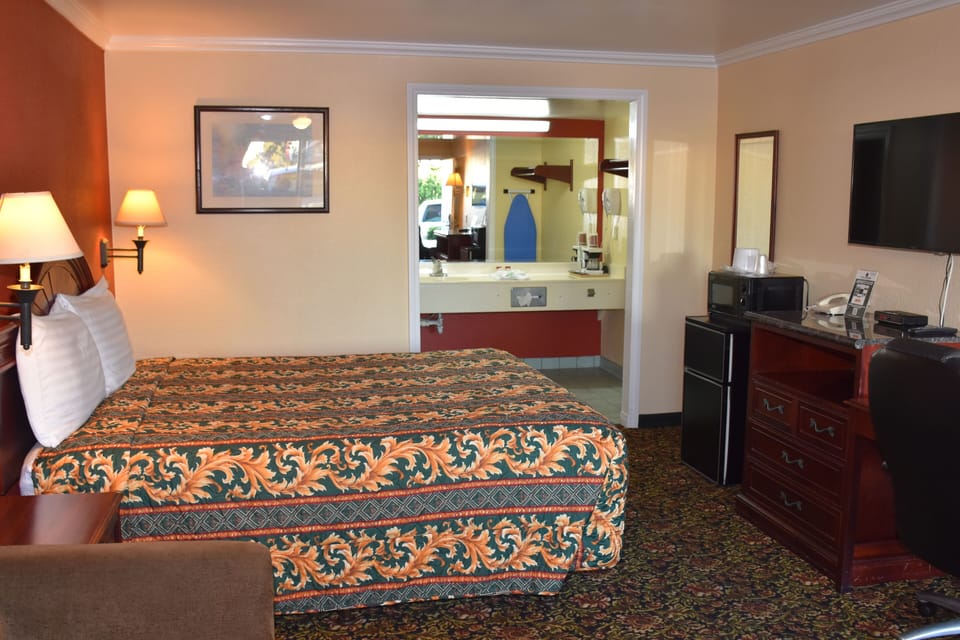 Iron/ironing board (on request), WiFi (free), bed sheets