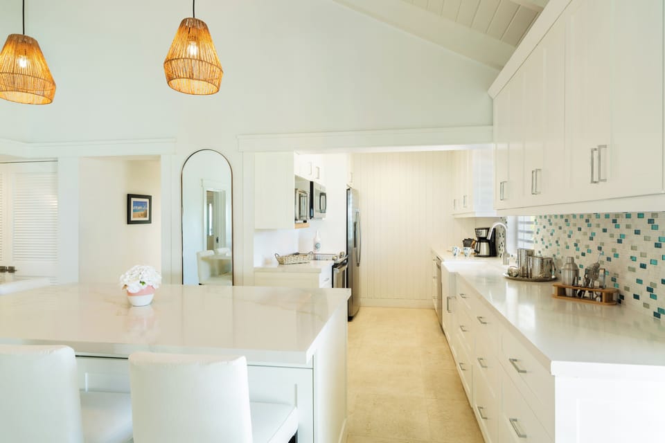 Deluxe Suite, 2 Bedrooms, Beachfront | In-room dining