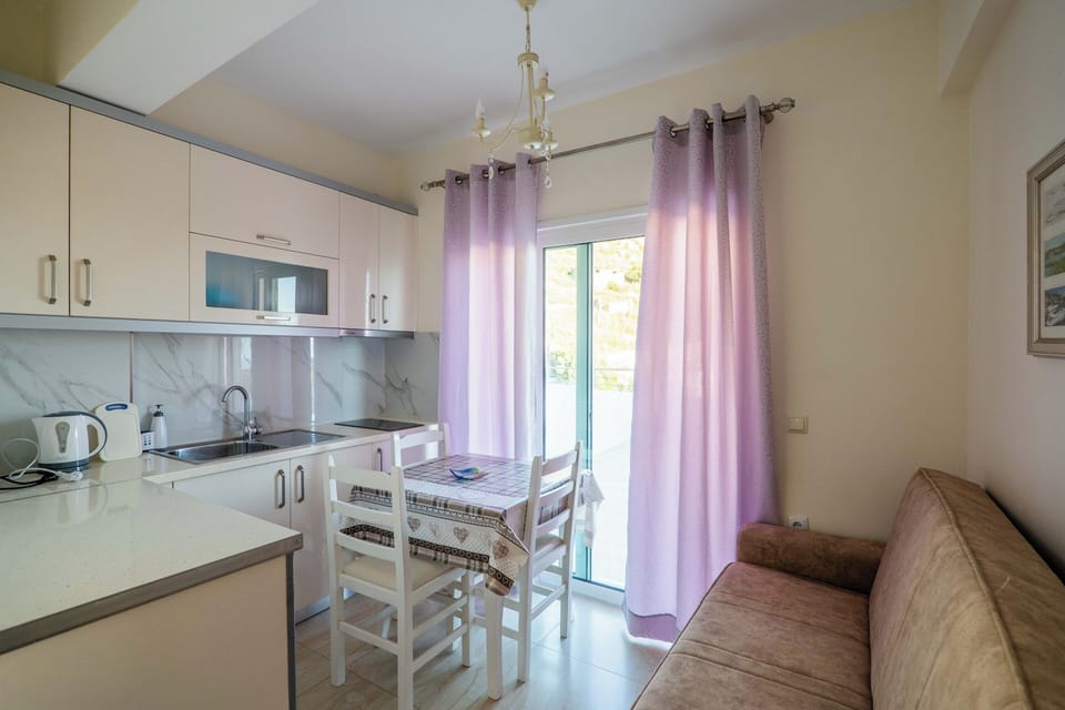 One-Bedroom Apartment | Private kitchen