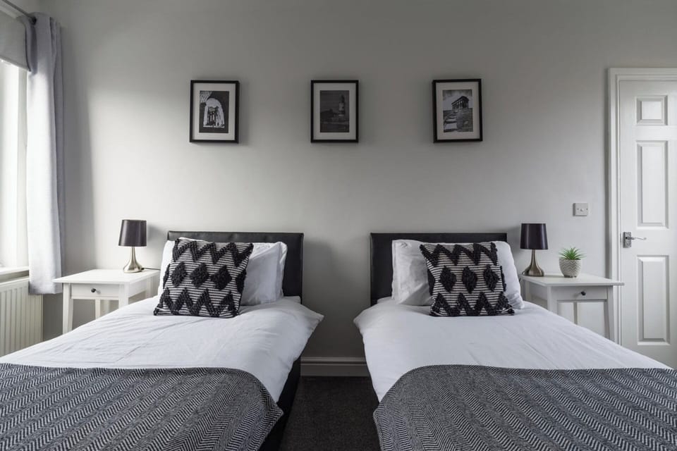 House - Sleeps 4 - Pet Friendly - Parking - Garden House in Ashington