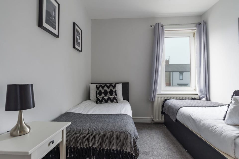 House - Sleeps 4 - Pet Friendly - Parking - Garden House in Ashington