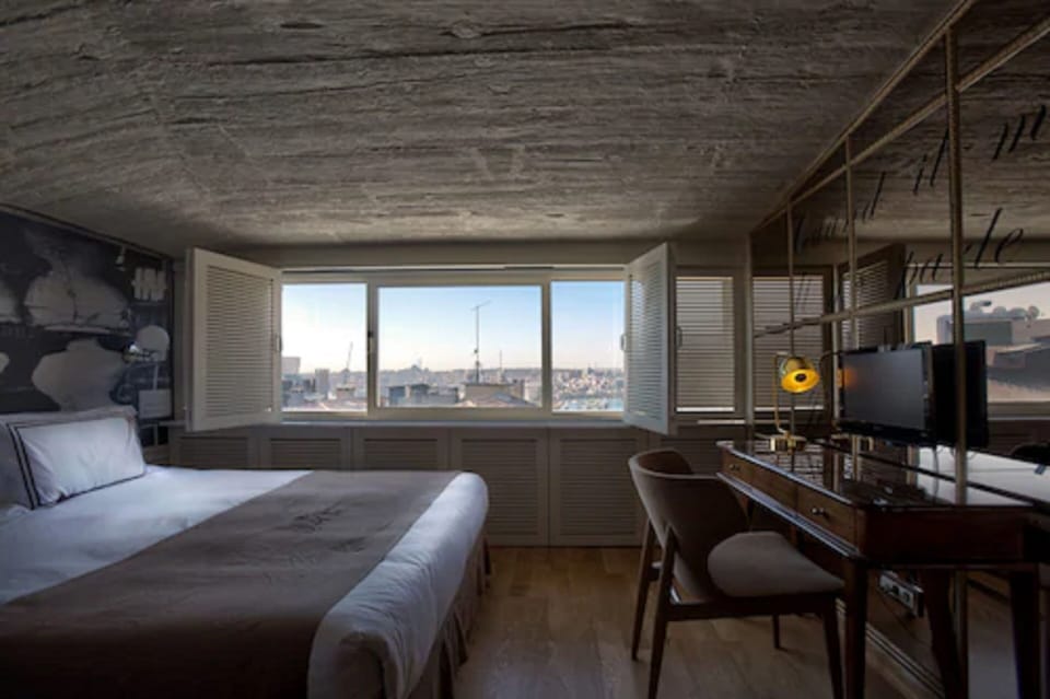 Superior Room | In-room safe, free WiFi, bed sheets