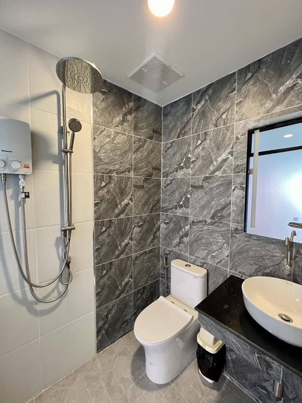 Standard building room | Bathroom | Shower, rainfall showerhead, free toiletries, hair dryer