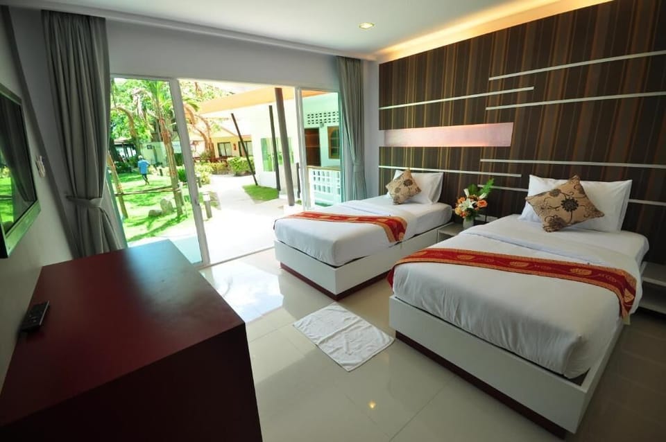 In-room safe, free WiFi, bed sheets