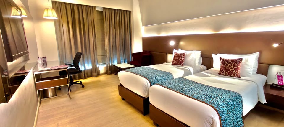 Deluxe Twin Room | In-room safe, desk, blackout drapes, iron/ironing board