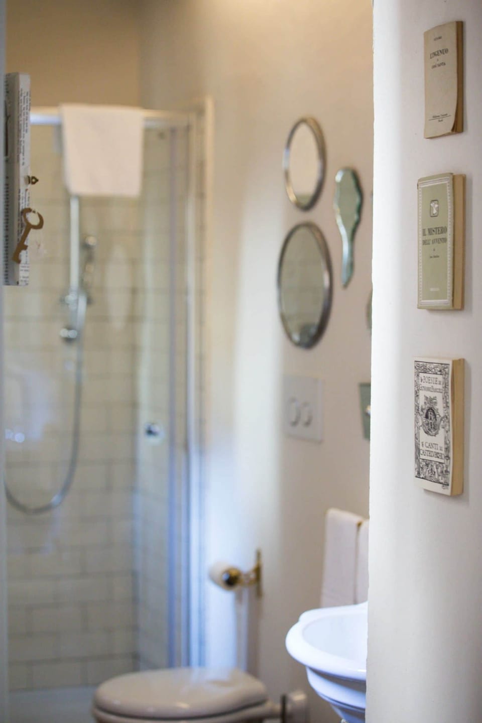 Superior Double Room | Bathroom | Shower, free toiletries, hair dryer (on request), bathrobes