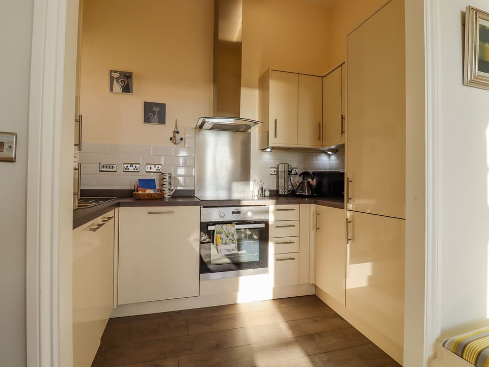 Cottage | Private kitchen | Fridge, dishwasher, electric kettle, toaster