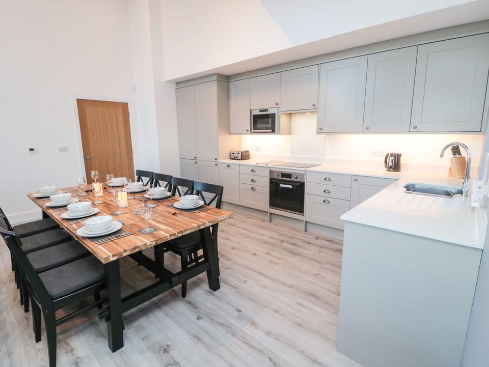 Fridge, dishwasher, electric kettle, toaster